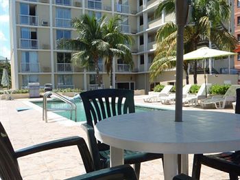 Holiday Inn Express & Suites ナッソー エクステリア 写真